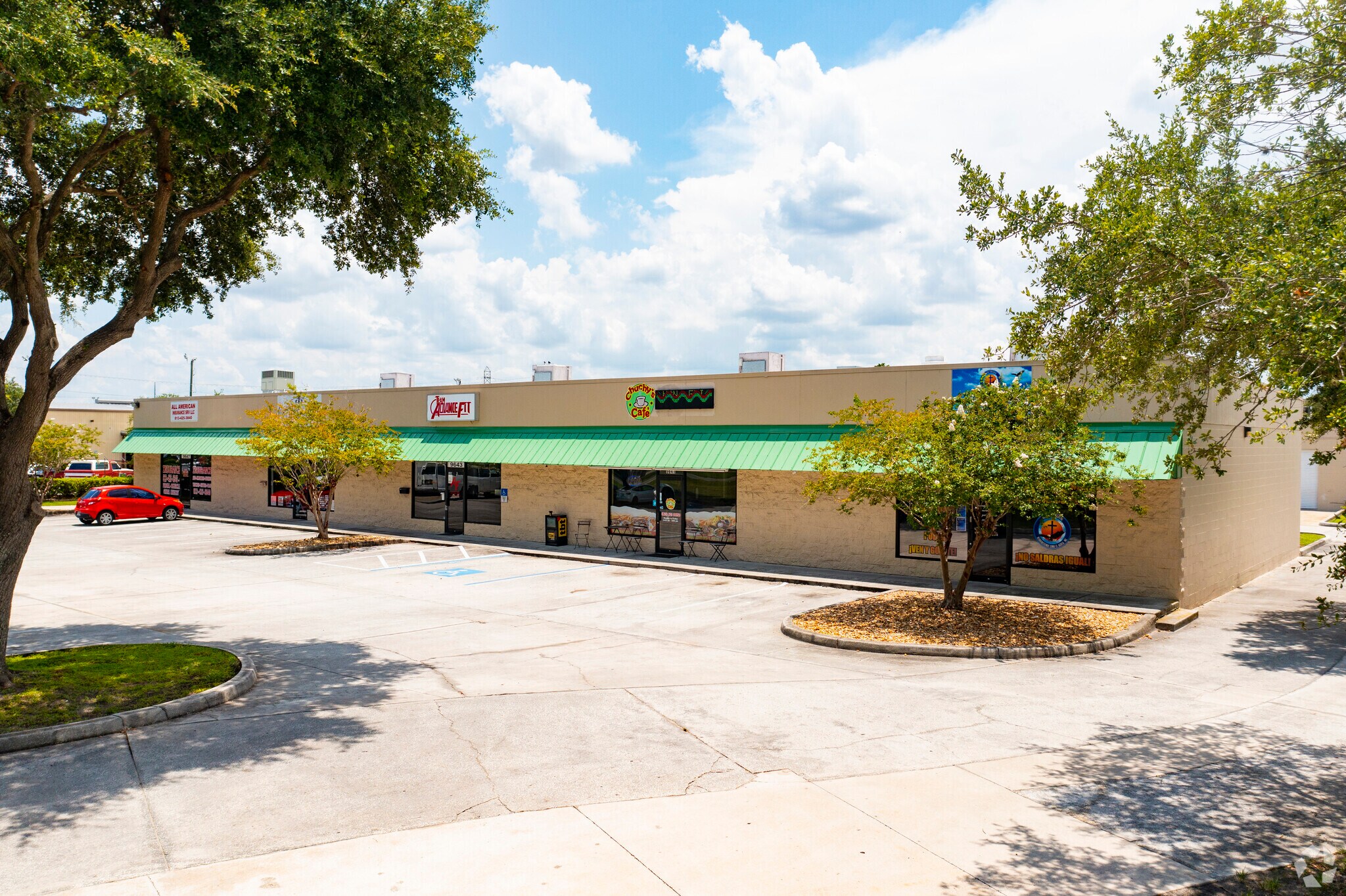 9621-9647 Palm River Rd, Tampa, FL to rent Building Photo- Image 1 of 15