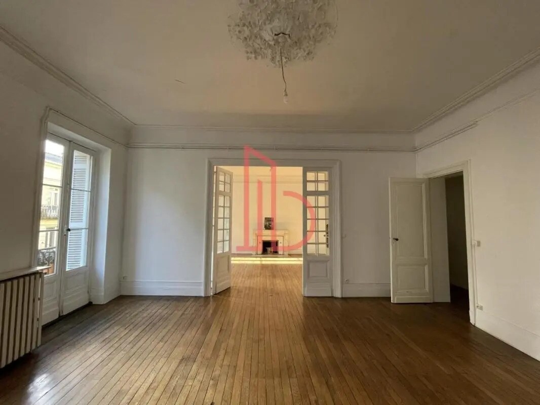 Office in Bordeaux for sale Interior Photo- Image 1 of 7