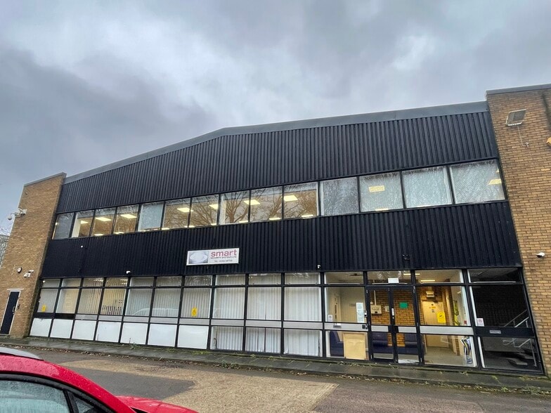 Eelmoor Rd, Farnborough to rent - Building Photo - Image 2 of 2