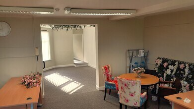 2 Albert Rd, Ripley to rent Building Photo- Image 1 of 2