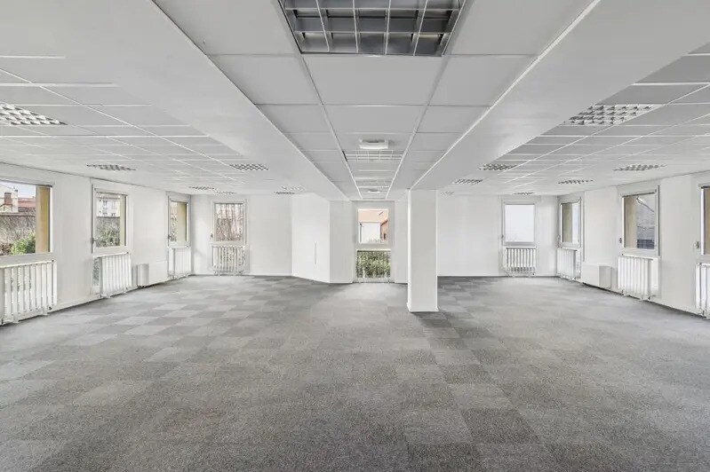 50 Cours De La République, Villeurbanne to rent - Building Photo - Image 1 of 8