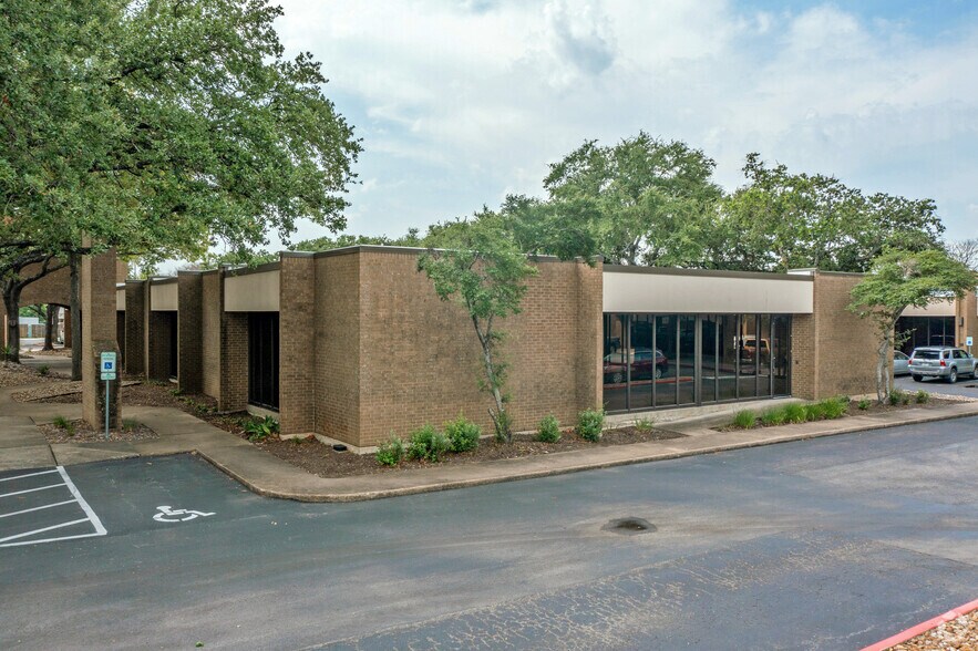 8900 Shoal Creek Blvd, Austin, TX for rent - Building Photo - Image 1 of 6