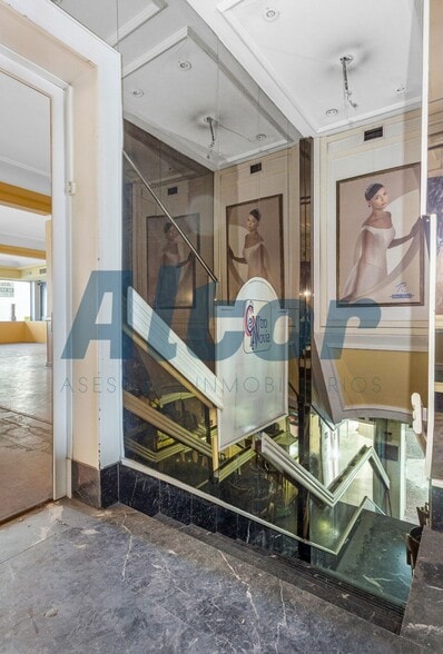 Retail in Madrid, Madrid to rent - Interior Photo - Image 2 of 7