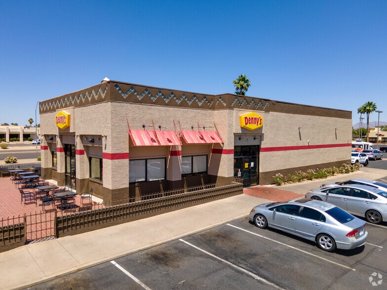 Plaza 32 portfolio of 8 properties for sale on LoopNet.co.uk - Primary Photo - Image 2 of 8