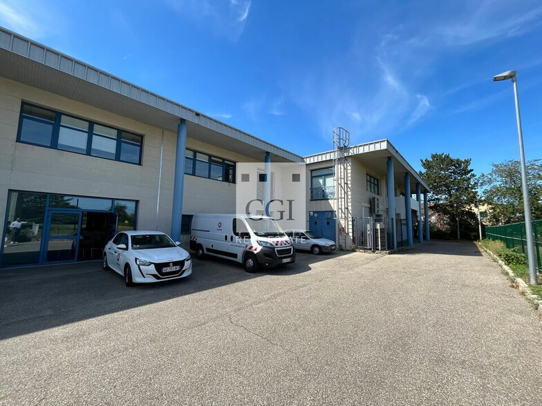 15 Allée Des Ginkgos, Bron to rent - Building Photo - Image 1 of 11