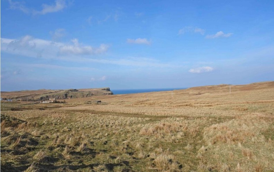 2 Tote, Portree for sale Primary Photo- Image 1 of 1