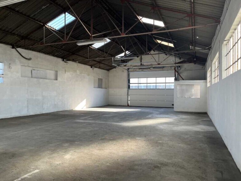 Avenue Du Bois - Vert, Portet-sur-Garonne to rent - Interior Photo - Image 3 of 5