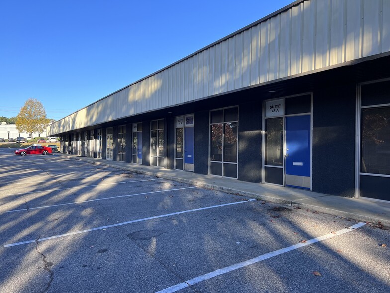 25 W Oxmoor Rd, Birmingham, AL for rent - Building Photo - Image 1 of 8