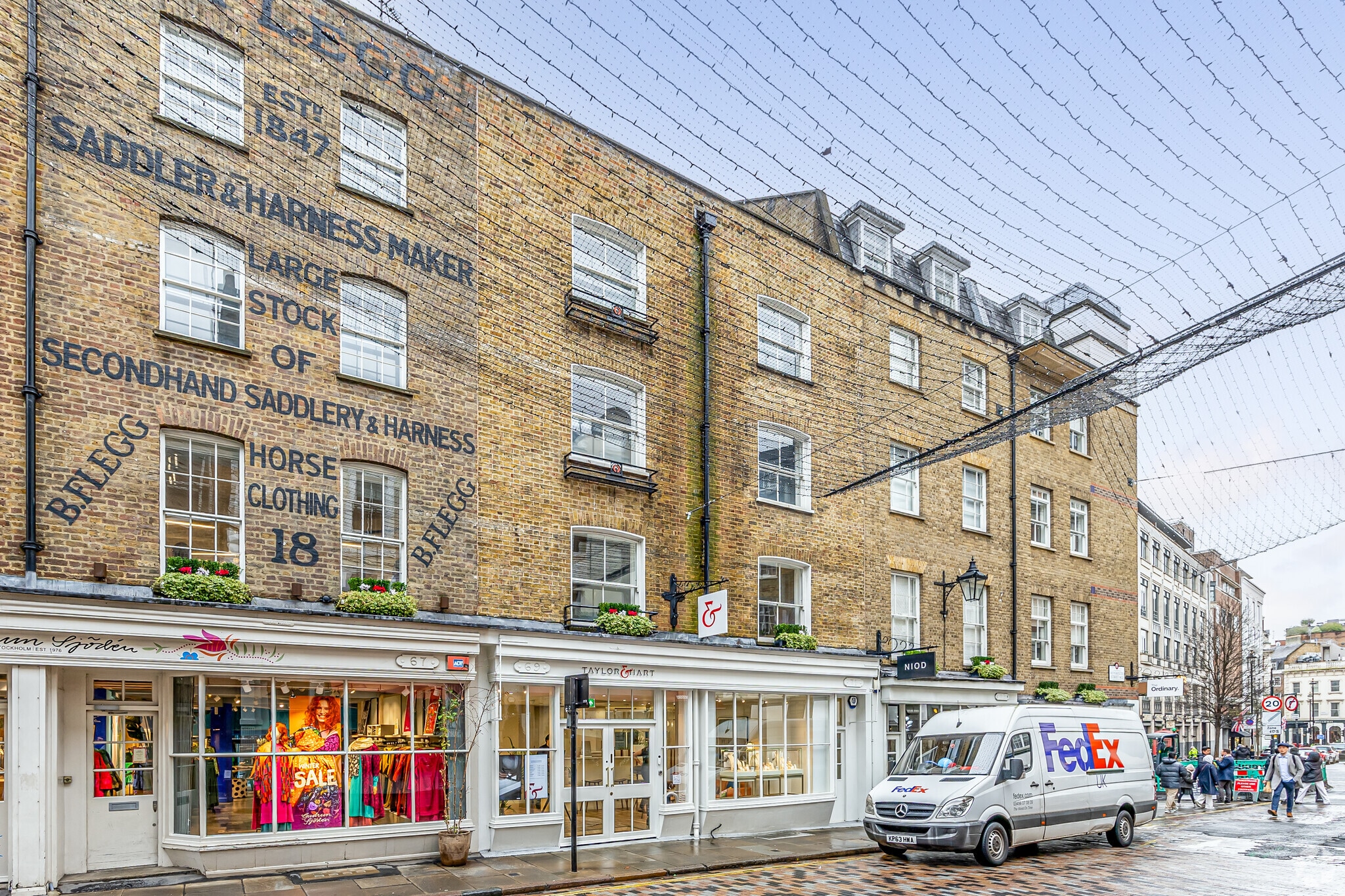 69-71 Monmouth St, London for sale Primary Photo- Image 1 of 1
