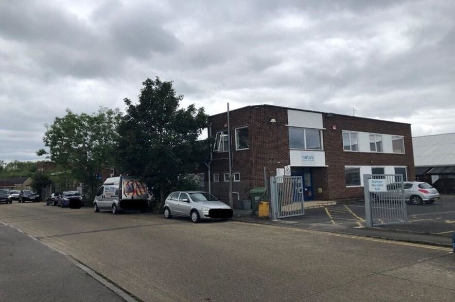 1 Manor Way, Woking, GU22 9JX UK