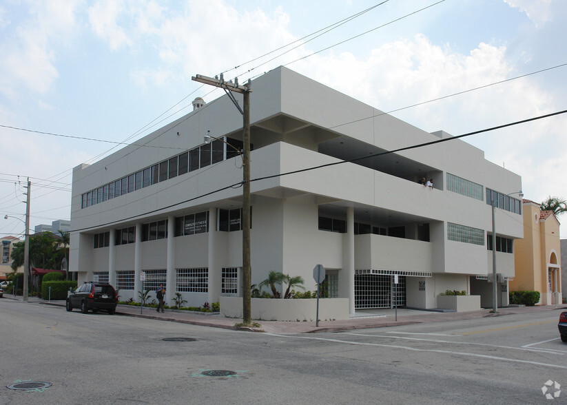 2100 Salzedo St, Coral Gables, FL for rent - Building Photo - Image 1 of 3