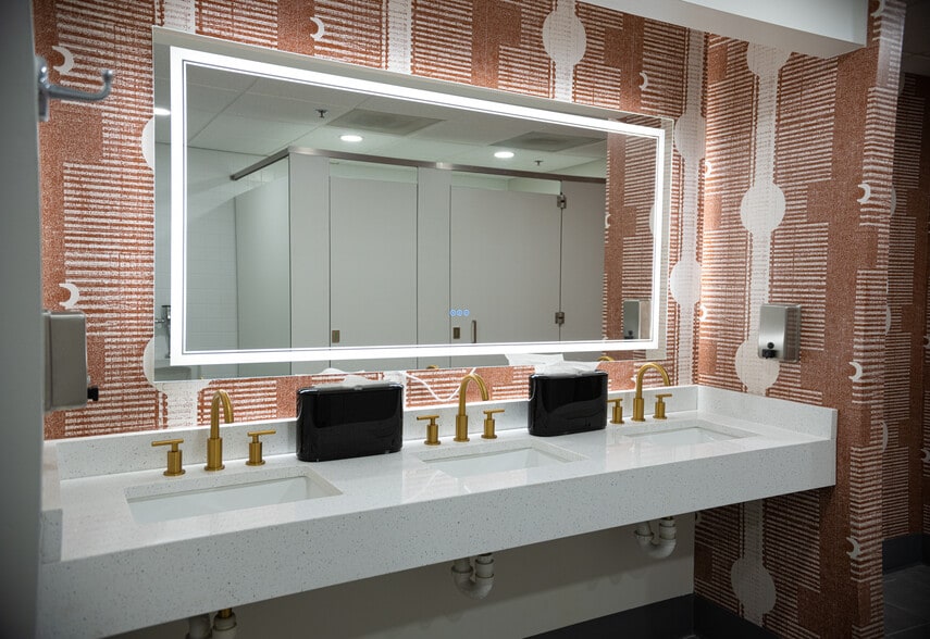 200 W Towsontown Blvd, Towson, MD to rent - Building Photo - Image 3 of 40