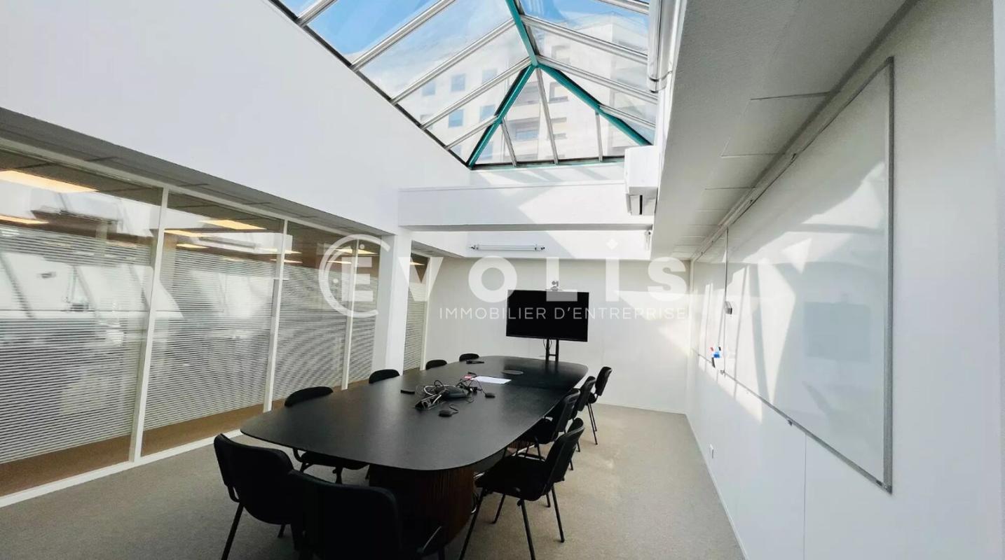 Office in Boulogne-Billancourt to rent Building Photo- Image 1 of 11