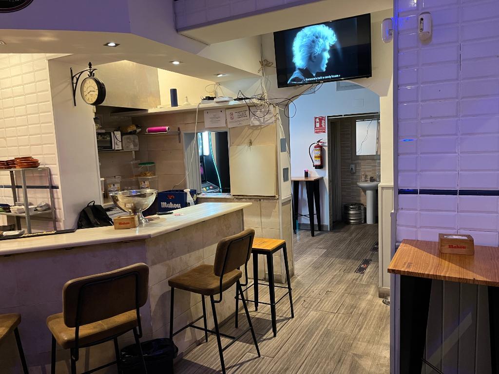 Retail in Madrid, Madrid to rent Interior Photo- Image 1 of 6