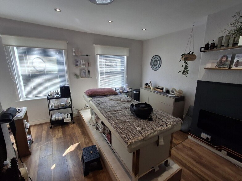 23-23A High St, Market Harborough to rent - Building Photo - Image 1 of 5