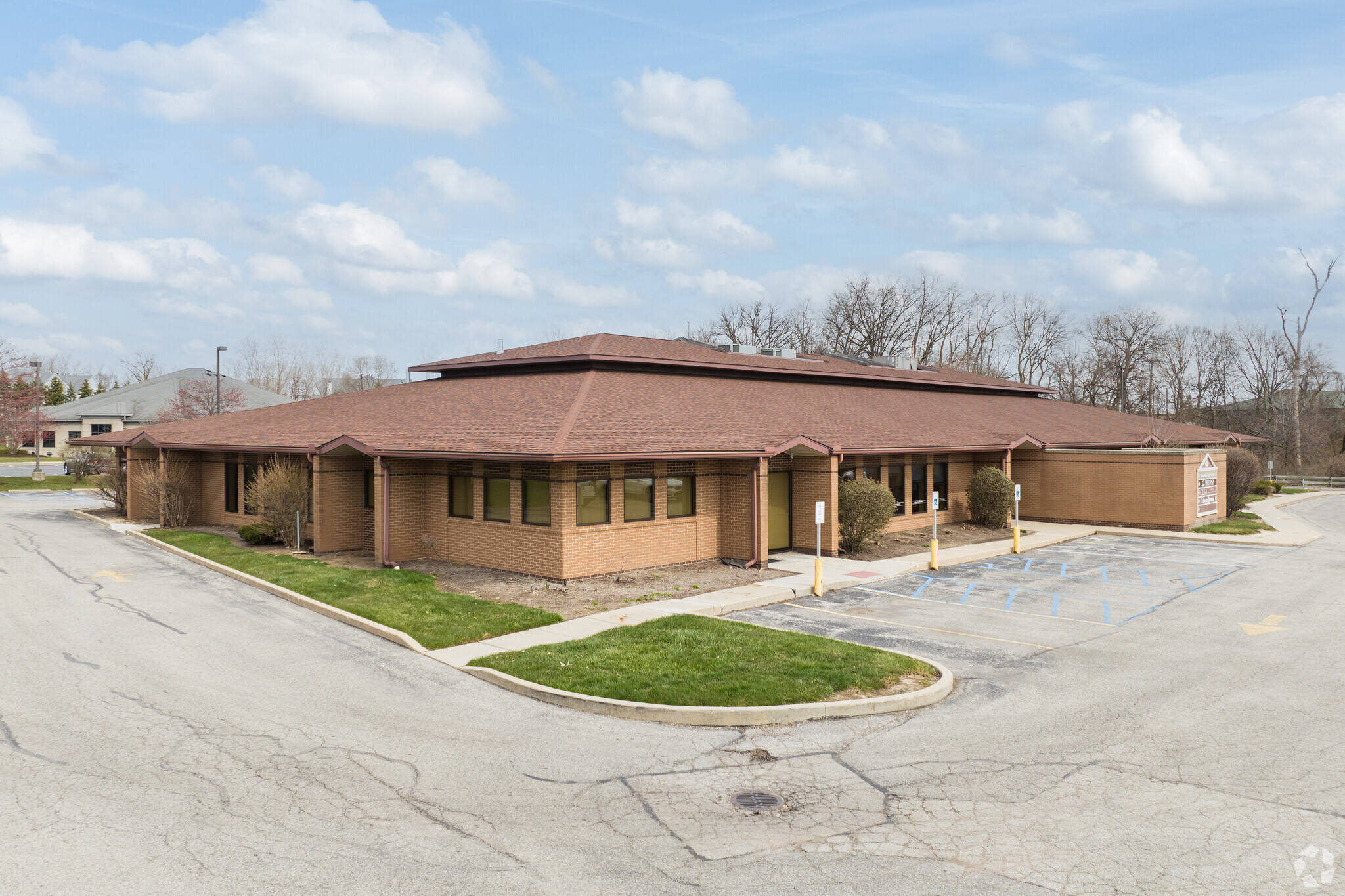 7010 Spring Meadows Dr W, Holland, OH for rent Primary Photo- Image 1 of 6