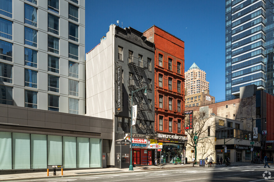 765 8th Ave, New York, NY for sale - Building Photo - Image 1 of 1