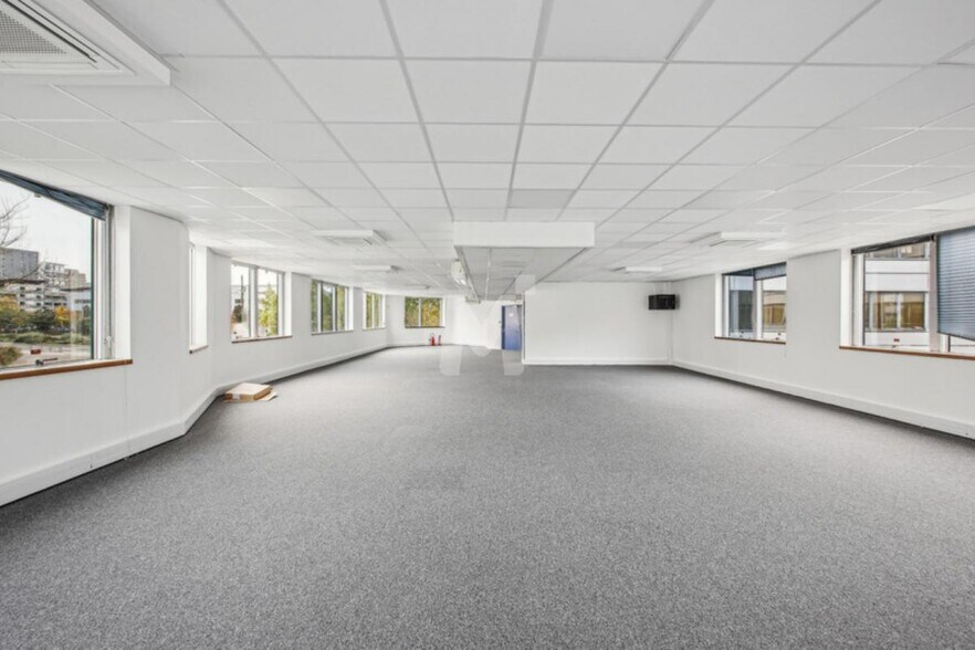 Office in Massy to rent - Interior Photo - Image 2 of 8