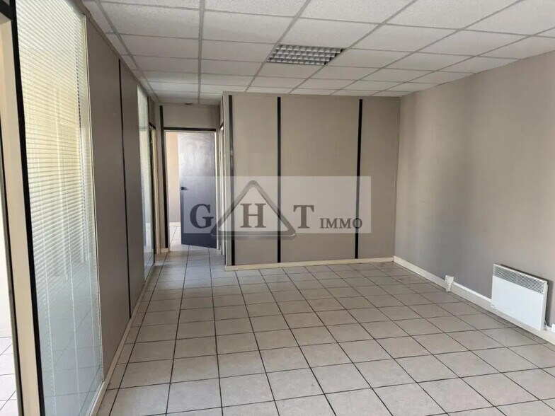 Office in Champigny-sur-Marne to rent - Interior Photo - Image 3 of 3