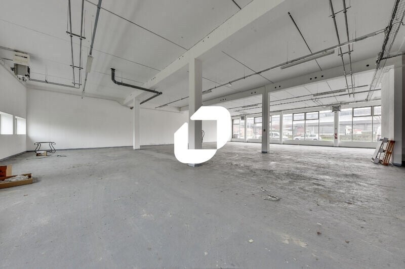Light Industrial in Saint-Denis to rent - Building Photo - Image 3 of 14