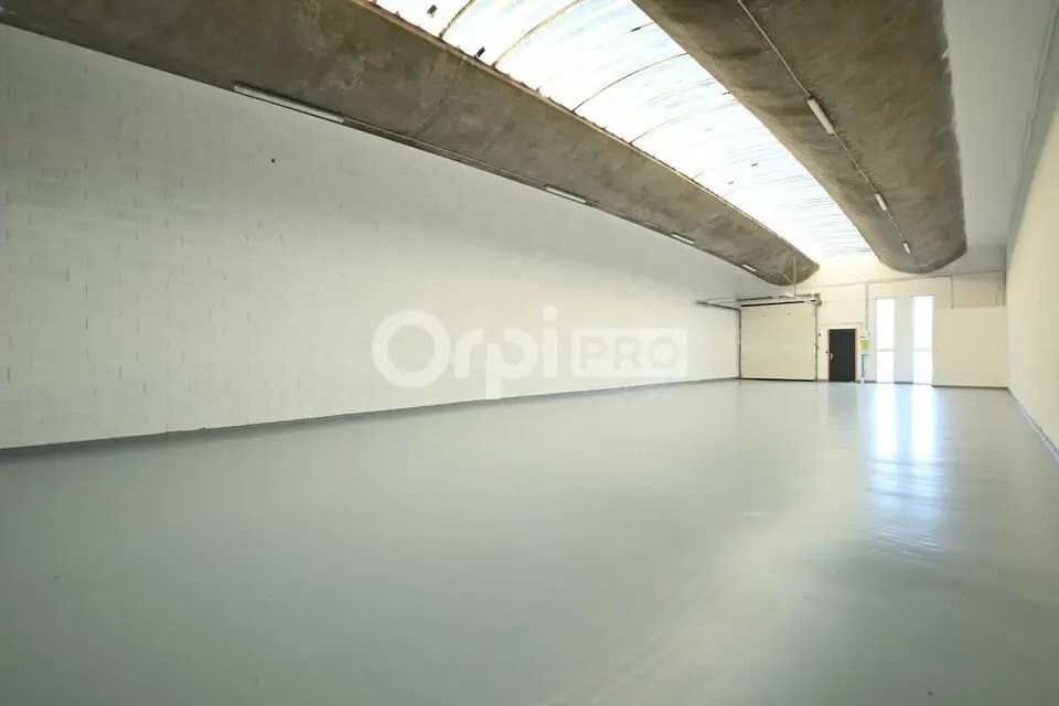 Light Industrial in Saint-Priest to rent Interior Photo- Image 1 of 6