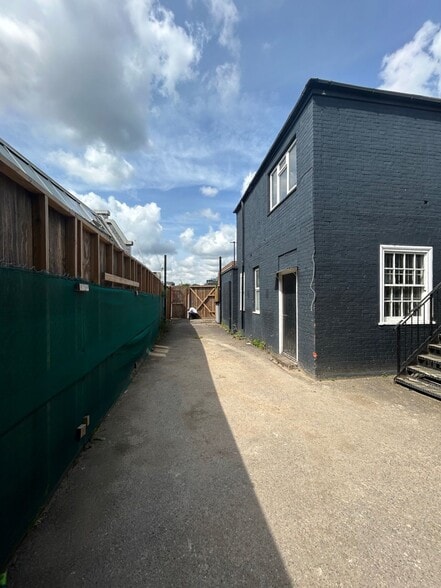 11 Power Rd, London to rent - Building Photo - Image 3 of 6