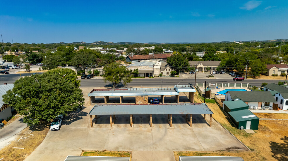 405 S Washington St, Fredericksburg, TX for sale - Building Photo - Image 2 of 15