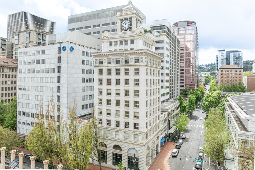 800-818 SW Broadway, Portland, OR for rent - Building Photo - Image 1 of 2