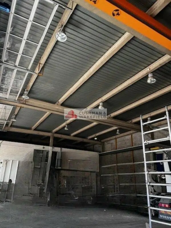 Location Commerce 1 126 m² - Photo 1