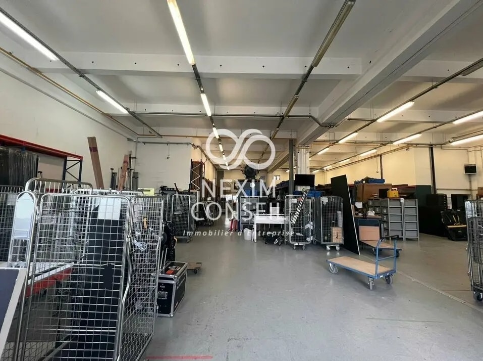 Light Industrial in Paris to rent Interior Photo- Image 1 of 1