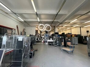 Light Industrial in Paris to rent Interior Photo- Image 1 of 1