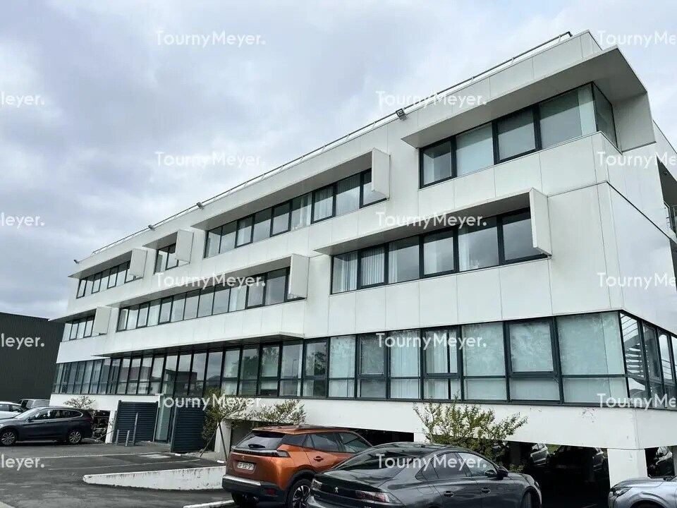 Office in Mérignac for sale Building Photo- Image 1 of 11