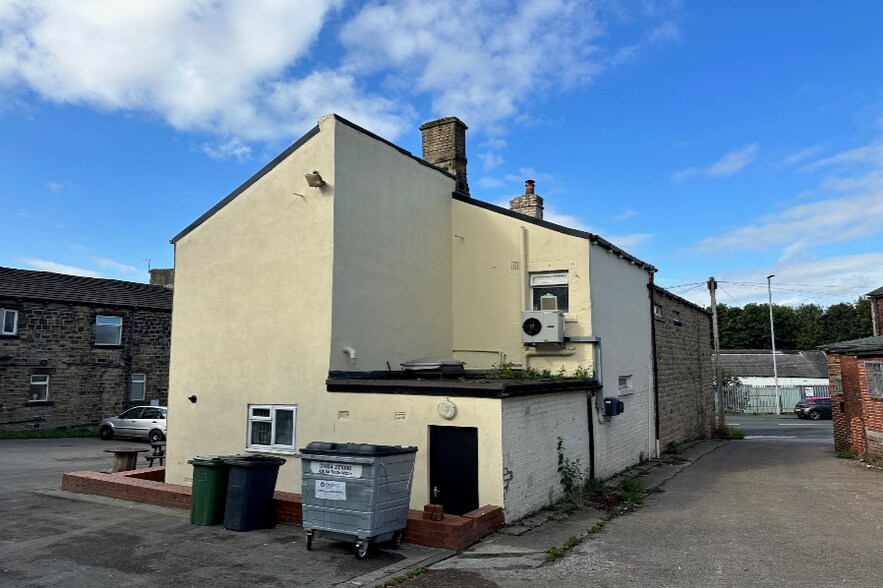 92 Oxford Rd, Cleckheaton BD19 4HQ California Inn UK