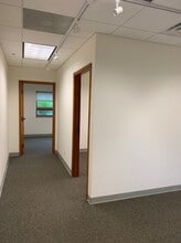 103 Schelter Rd, Lincolnshire, IL to rent Interior Photo- Image 2 of 3