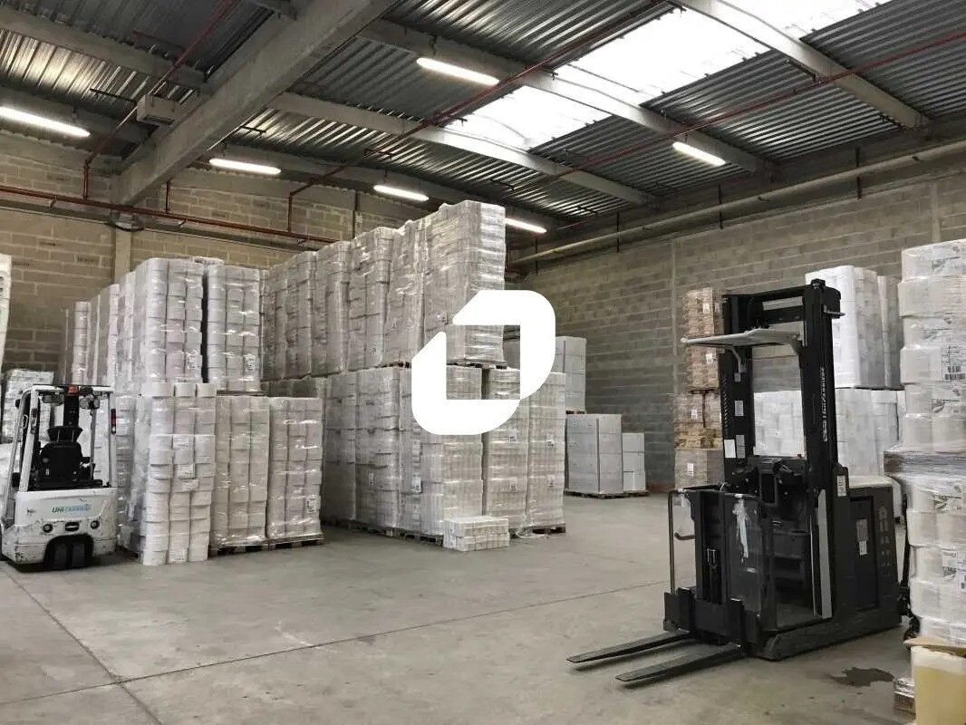 Light Industrial in Coignières to rent Interior Photo- Image 1 of 10