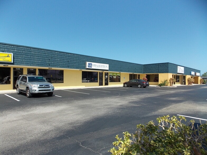 725-765 S Apollo Blvd, Melbourne, FL for rent - Building Photo - Image 2 of 11