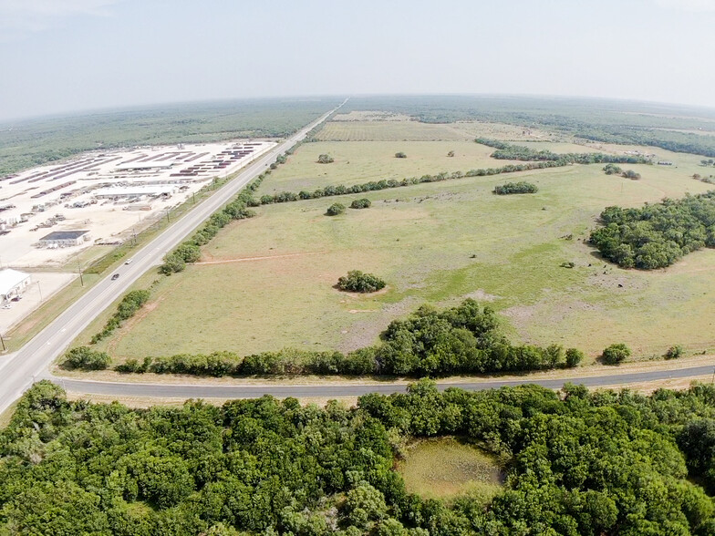 331 County Road 324, Jourdanton, TX for sale - Primary Photo - Image 1 of 6