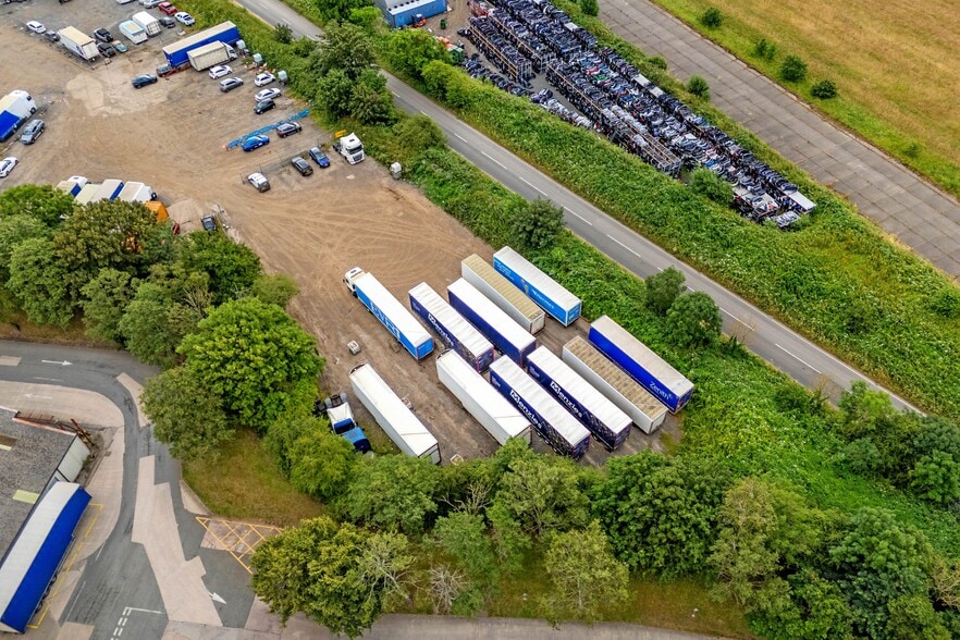 Swineyard Ln, Knutsford to rent - Aerial - Image 2 of 5