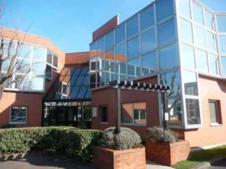 Office in Nanterre to rent - Building Photo - Image 1 of 8