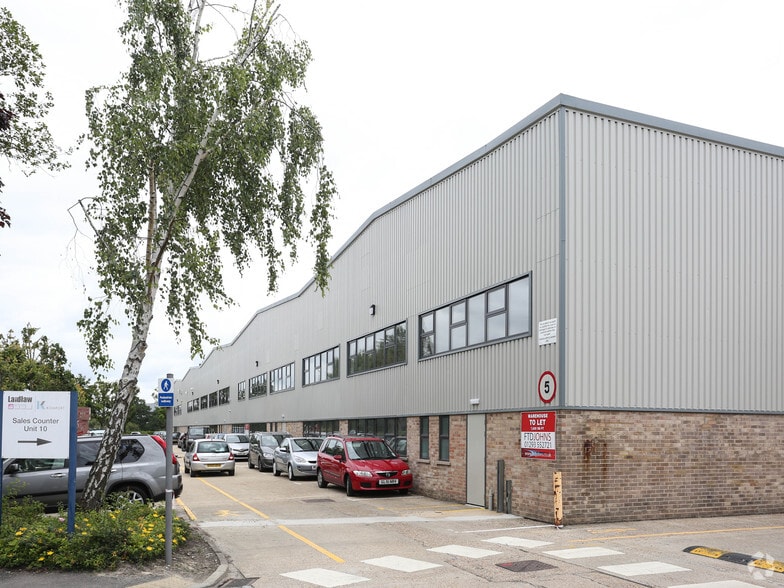 Whittle Way, Crawley to rent - Building Photo - Image 2 of 2