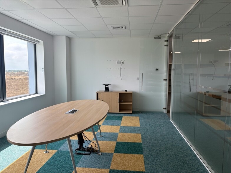 Wellington Way, Bourn to rent - Building Photo - Image 3 of 7