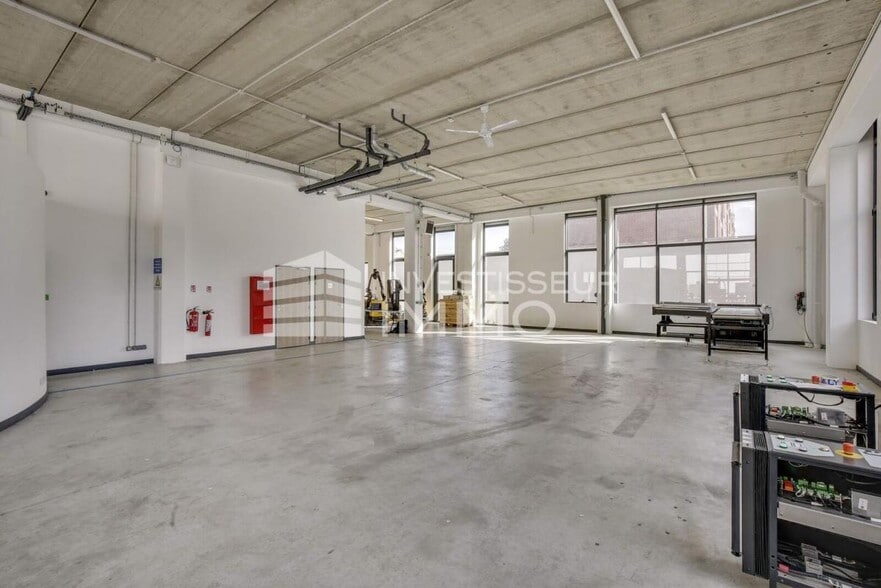 Light Industrial in Ivry-sur-Seine to rent - Building Photo - Image 1 of 17