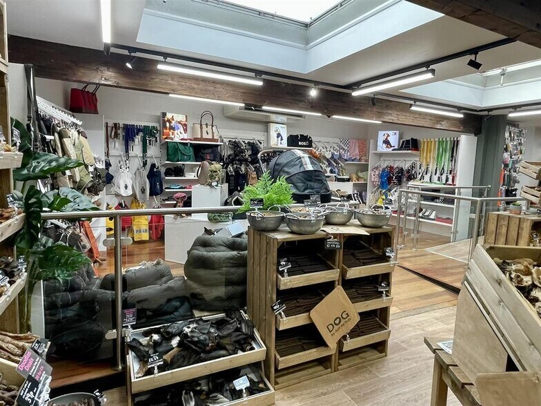 High St, Bourton On The Water for sale - Interior Photo - Image 3 of 6