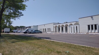 340 Melvin Dr, Northbrook, IL for rent Building Photo- Image 1 of 11