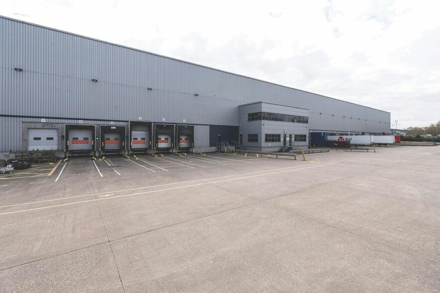 Cob Dr, Northampton to rent - Building Photo - Image 3 of 5