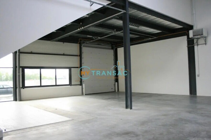 Light Industrial in Lieusaint to rent - Interior Photo - Image 3 of 9