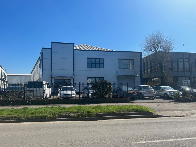 1 Lyon Rd, Walton On Thames for sale - Primary Photo - Image 1 of 1