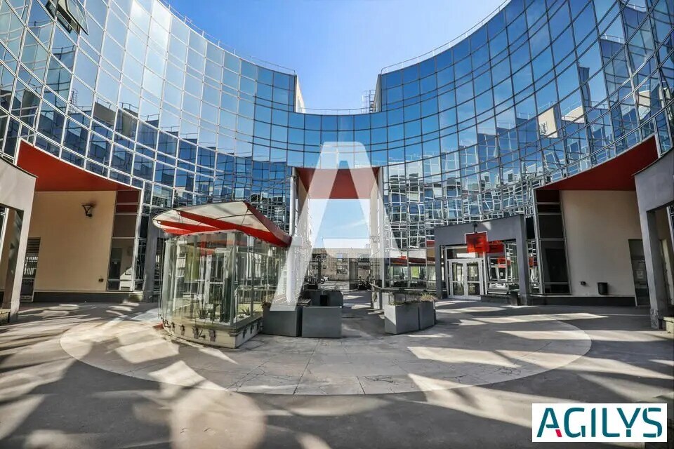 Office in Massy to rent Lobby- Image 1 of 13