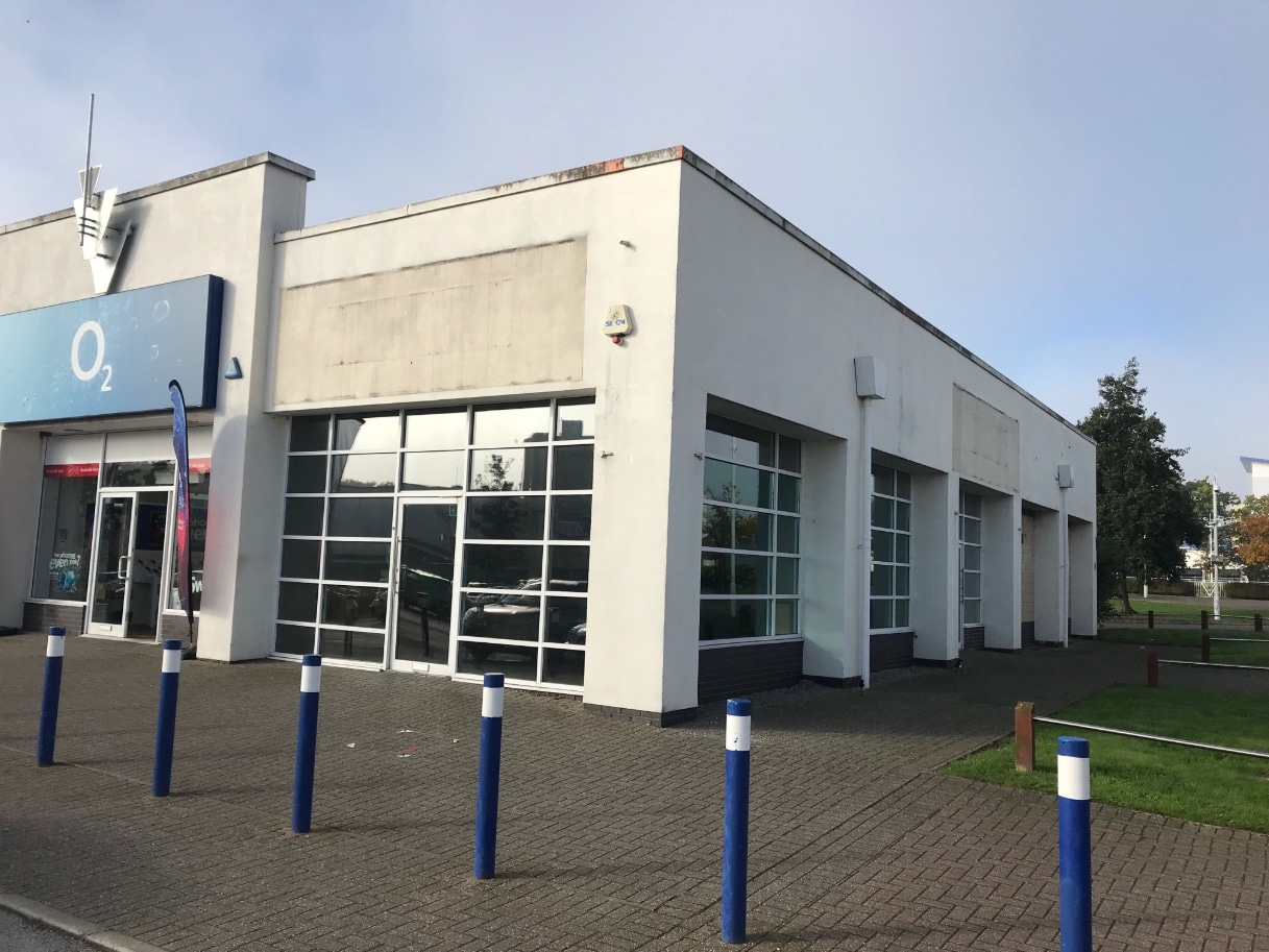 15 Coliseum Way, Ellesmere Port to rent Building Photo- Image 1 of 3