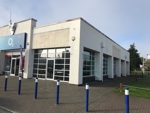 15 Coliseum Way, Ellesmere Port to rent Building Photo- Image 1 of 3